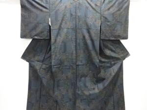 未使用品　色紙に松竹梅模様織り出し本場泥大島紬着物